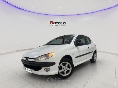 Usata Peugeot 206 88 CV (64 kW) 1999 Bianco Utilitaria