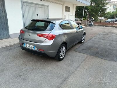 Usata Alfa Romeo Giulietta 105 CV (77 kW) 2011 Grigio Utilitaria