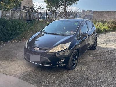 Usata Ford Fiesta 96 CV (70 kW) 2010 Nero Utilitaria