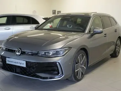 Usata VW Passat R-line Plus 150 CV (110 kW) 2025 Diabase grey Station wagon