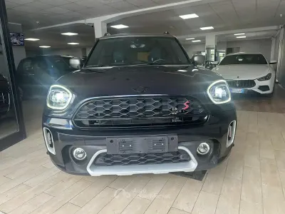 Käytetty Mini Countryman Classic 178 HP (130 kW) 2023 Musta Katumaasturi