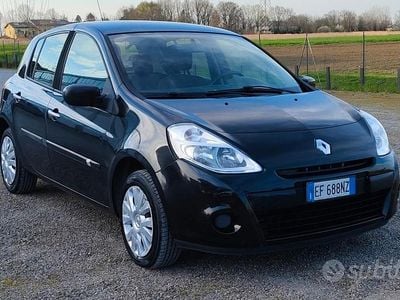 Usata Renault Clio II Luxe 74 CV (54 kW) 2011 Nero Berlina