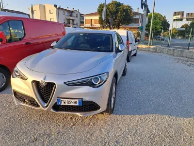 Usata Alfa Romeo Stelvio Executive 209 CV (153 kW) 2019 Argento SUV