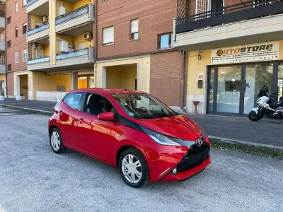 Usata Toyota Aygo Cool 69 CV (50 kW) 2017 Rosso Utilitaria