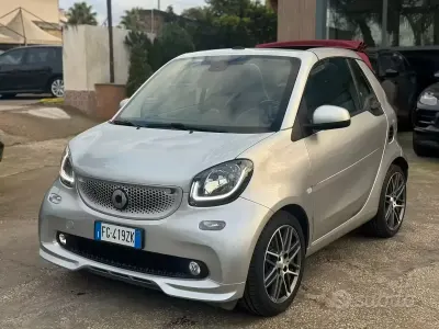 Usado Smart ForTwo Cabrio Brabus 109 CV (80 kW) 2017 Gris Descapotable