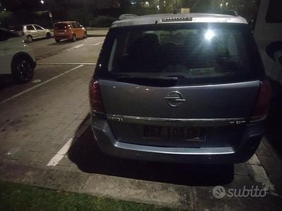 Usata Opel Zafira 2006 Grigio Monovolume