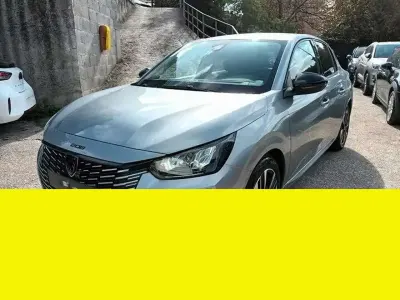 Usata Peugeot 208 Allure 101 CV (74 kW) 2025 Grigio Utilitaria