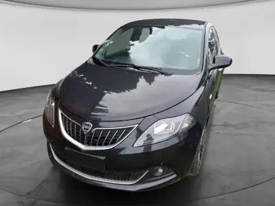 Usata Lancia Ypsilon Gold 70 CV (51 kW) 2023 Nero Utilitaria