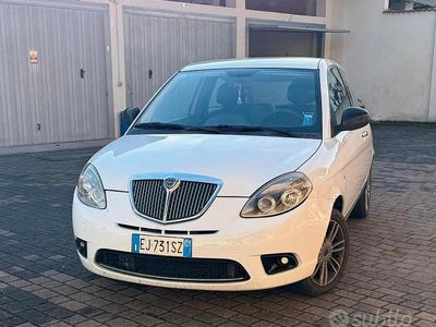 Usata Lancia Ypsilon 69 CV (50 kW) 2011 Bianco Utilitaria