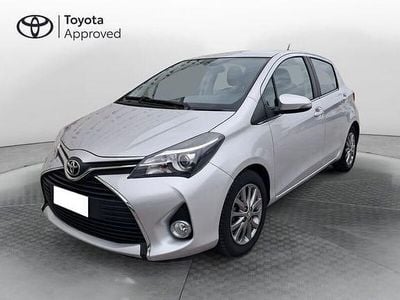 Usata Toyota Yaris Cool 69 CV (50 kW) 2017 Grigio Berlina