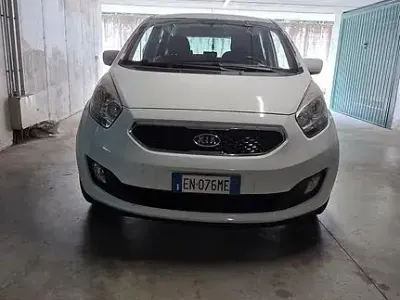 Usata Kia Venga 90 CV (66 kW) 2014 Bianco Utilitaria