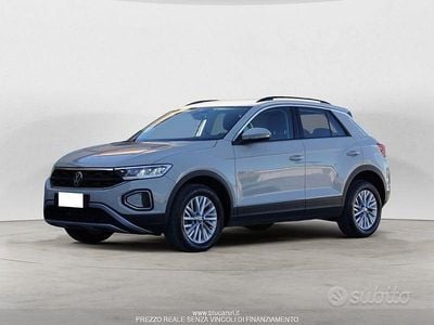 Usata VW T-Roc Life 110 CV (80 kW) 2023 Beige SUV