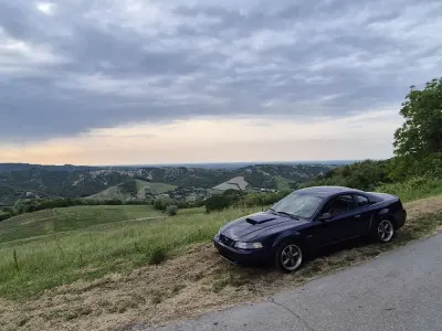 Usata Ford Mustang Bullitt 260 CV (191 kW) 2001 Blu Coupé