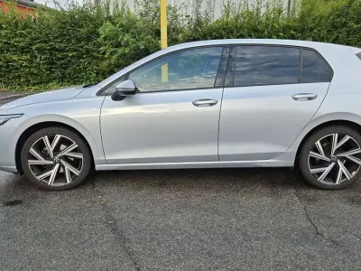 Usata VW Golf VIII Life 116 CV (85 kW) 2021 Argento Berlina
