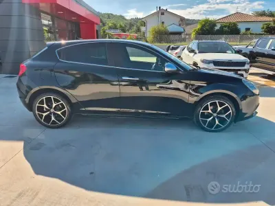 Usata Alfa Romeo Giulietta Super 120 CV (88 kW) 2019 Nero Utilitaria