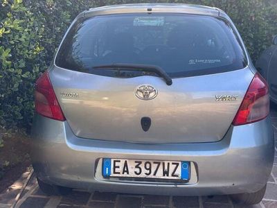 Usata Toyota Yaris 69 CV (50 kW) 2006 Grigio Utilitaria