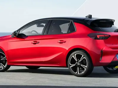 Usata Opel Corsa Edition 101 CV (74 kW) 2023 Argento Berlina