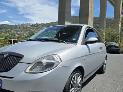 Usata Lancia Ypsilon 95 CV (69 kW) 2008 Grigio Utilitaria