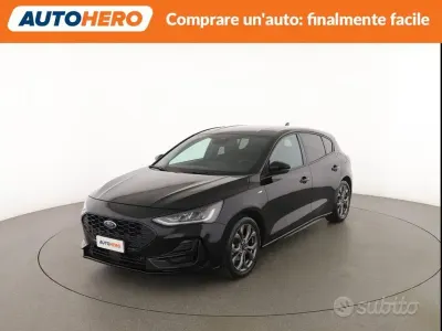 Käytetty Ford Focus ST 125 HP (91 kW) 2022 Musta Sedan