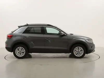 Usata VW T-Roc Life 110 CV (80 kW) 2022 Grigiogrigio SUV