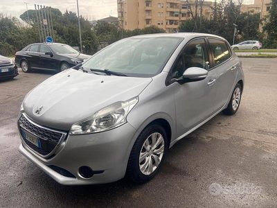 Usata Peugeot 208 82 CV (60 kW) 2014 Grigio Utilitaria