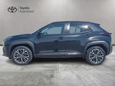 Begagnad Toyota Yaris Cross Lounge 130 HK (95 kW) 2024 Svart SUV