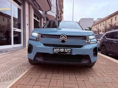 Begagnad Citroën C3 PureTech 101 HK (74 kW) 2024 Blå Sedan