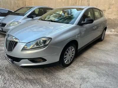 Usata Lancia Delta Silver 120 CV (88 kW) 2011 Grigio Utilitaria