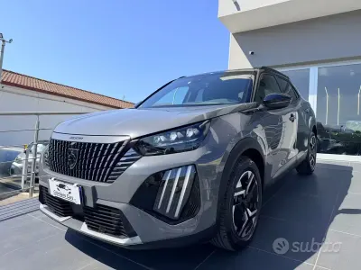 Usata Peugeot 2008 GT 130 CV (95 kW) 2024 Grigio SUV