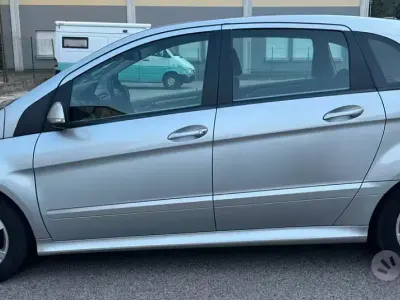 Usata Mercedes B180 116 CV (85 kW) 2009 Grigio Monovolume