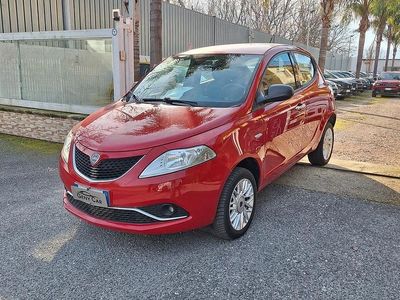 Usata Lancia Ypsilon Gold 85 CV (62 kW) 2016 Rosso Utilitaria