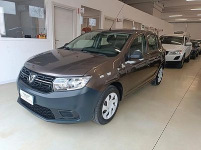 Usata Dacia Sandero Acces 75 CV (55 kW) 2019 Marrone Berlina