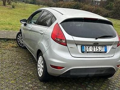 Usata Ford Fiesta 68 CV (50 kW) 2009 Grigio Berlina