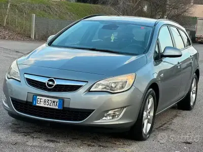 Usata Opel Astra 110 CV (80 kW) 2011 Grigio Station wagon