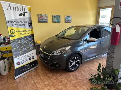 Usata Peugeot 208 Allure 110 CV (80 kW) 2015 Grigio Utilitaria