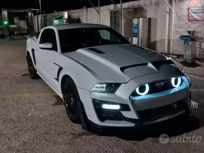 Usata Ford Mustang 305 CV (224 kW) 2013 Bianco Berlina
