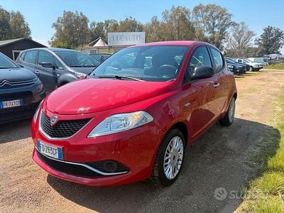 Usata Lancia Ypsilon 69 CV (50 kW) 2016 Rosso Utilitaria
