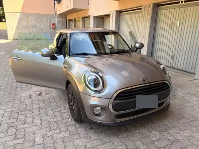 Usata Mini ONE 102 CV (75 kW) 2018 Grigio Utilitaria