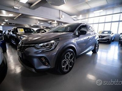 Usata Renault Captur Techno 145 CV (106 kW) 2022 Grigio SUV