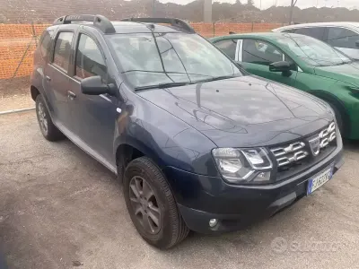 Usado Dacia Duster Lauréate 109 CV (80 kW) 2017 Negro SUV