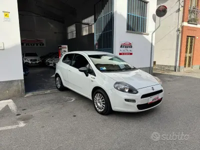 Begagnad Fiat Punto Young 75 HK (55 kW) 2014 Vit Halvkombi