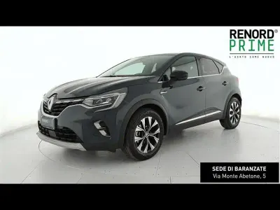 Usata Renault Captur Techno 145 CV (106 kW) 2023 Blu scuro SUV