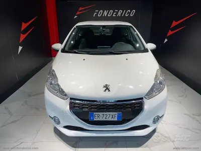 Usata Peugeot 208 Allure 68 CV (50 kW) 2013 Bianco Utilitaria