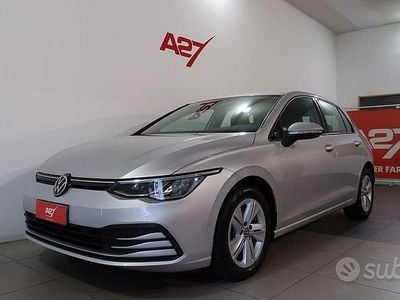 Usata VW Golf VIII Life 110 CV (80 kW) 2022 Grigio Berlina