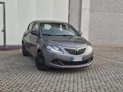 Usata Lancia Ypsilon Silver 69 CV (50 kW) 2023 Grigio Utilitaria