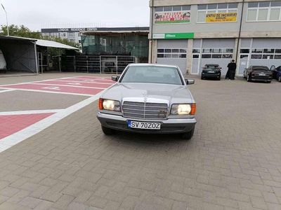 Usata Mercedes 380 204 CV (150 kW) 1984 Argento Berlina