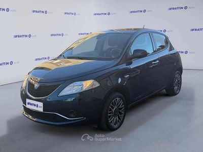Usata Lancia Ypsilon Gold 69 CV (50 kW) 2018 Blu Utilitaria