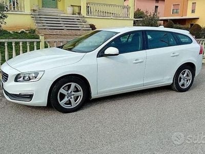 Usata Volvo V60 115 CV (84 kW) 2015 Bianco Station wagon
