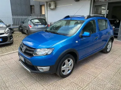 Begagnad Dacia Sandero Stepway 90 HK (66 kW) 2013 Blå Sedan