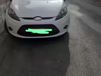 Usata Ford Fiesta 68 CV (50 kW) 2010 Bianco Utilitaria